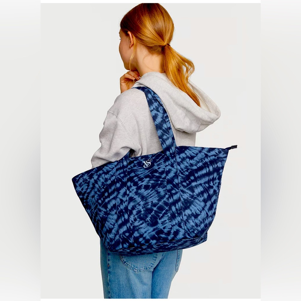VICTORIA'S SECRET
Tie-Dye Tote NWT